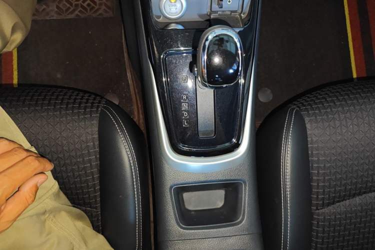 Used Nissan Tiida 2016 1.6L CVT Smart Drive Edition Gear Lever