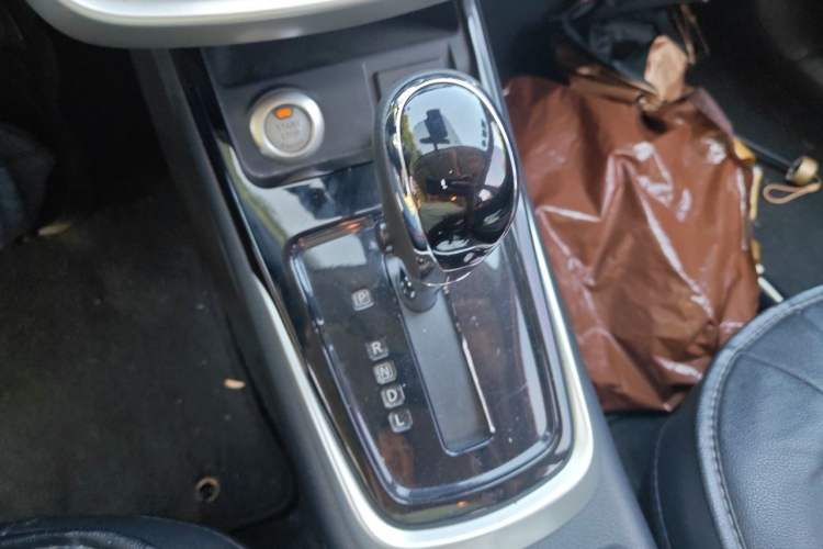 Used Nissan Tiida 2016 1.6L CVT Smart Drive Edition Gear Lever