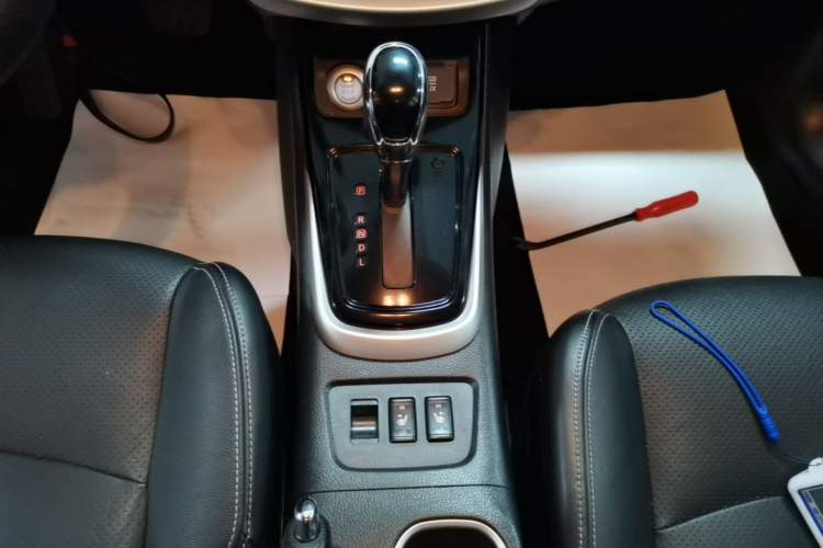 Used Nissan Tiida 2016 1.6L CVT ZhiZun Edition Gear Lever