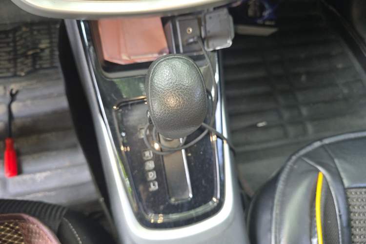 Used Nissan Tiida 2016 1.6L CVT Cool Dynamic Edition Gear Lever