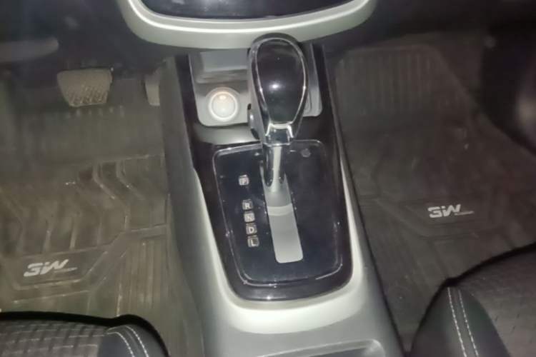 Used Nissan Tiida 2016 1.6L CVT Smart Drive Edition Gear Lever
