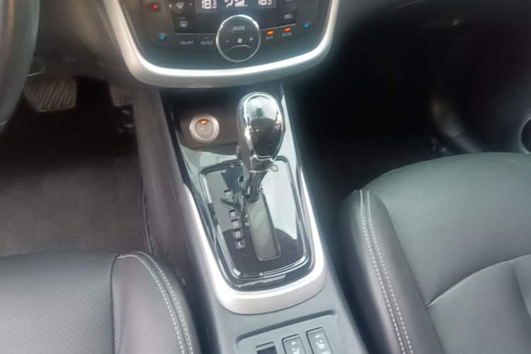 Used Nissan Tiida 2016 1.6L CVT ZhiZun Edition Gear Lever