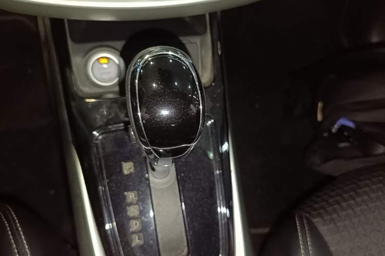 Used Nissan Tiida 2016 1.6L CVT Smart Drive Edition Gear Lever