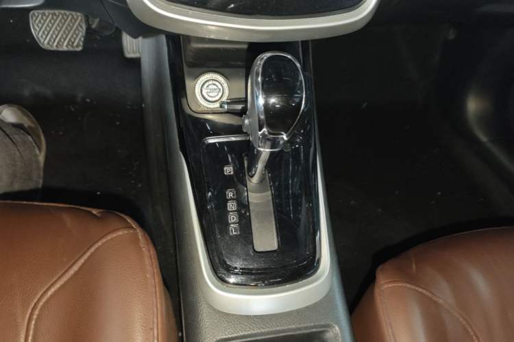 Used Nissan Tiida 2016 1.6L CVT Smart Drive Edition Gear Lever