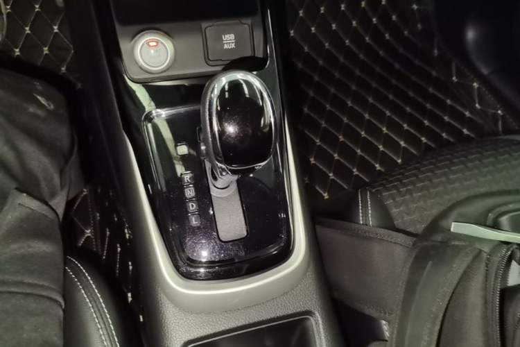 Used Nissan Tiida 2016 1.6L CVT Smart Drive Edition Gear Lever