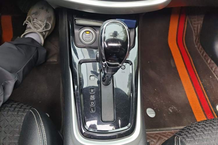 Used Nissan Tiida 2016 1.6L CVT Smart Drive Edition Gear Lever