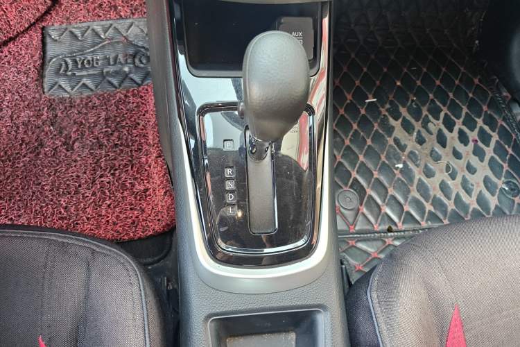 Used Nissan Tiida 2016 1.6L CVT Cool Dynamic Edition Gear Lever