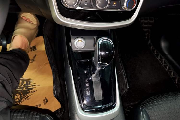 Used Nissan Tiida 2016 1.6L CVT Smart Drive Edition Gear Lever