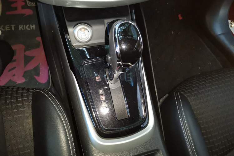 Used Nissan Tiida 2016 1.6L CVT Smart Drive Edition Gear Lever