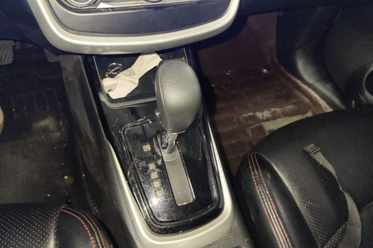 Used Nissan Tiida 2016 1.6L CVT Cool Dynamic Edition Gear Lever