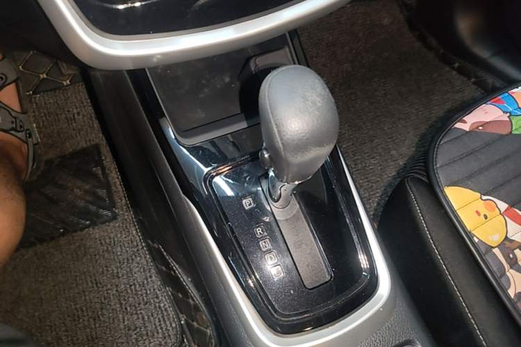 Used Nissan Tiida 2016 1.6L CVT Cool Dynamic Edition Gear Lever