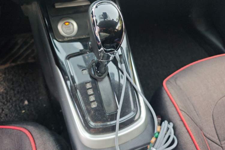 Used Nissan Tiida 2016 1.6L CVT Cool Dynamic Edition Gear Lever