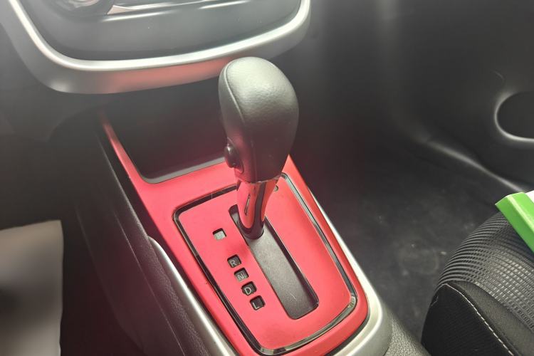 Used Nissan Tiida 2016 1.6L CVT Cool Dynamic Edition Gear Lever