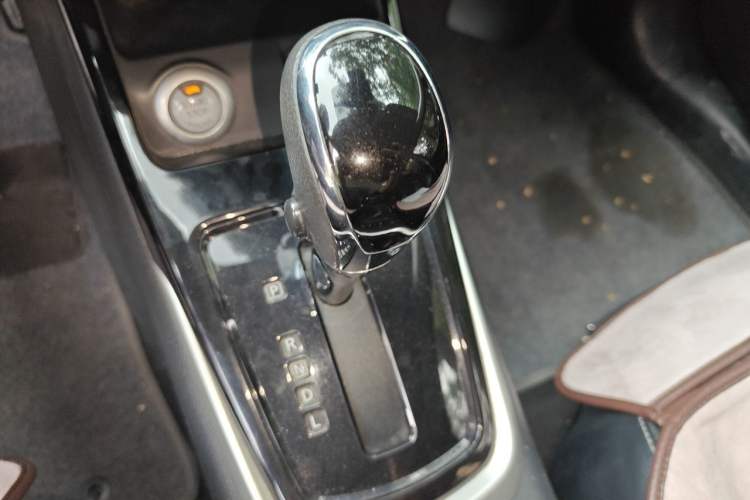 Used Nissan Tiida 2016 1.6L CVT ZhiZun Edition Gear Lever