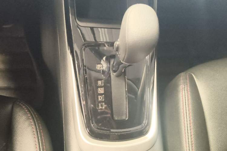 Used Nissan Tiida 2016 1.6L CVT Cool Dynamic Edition Gear Lever