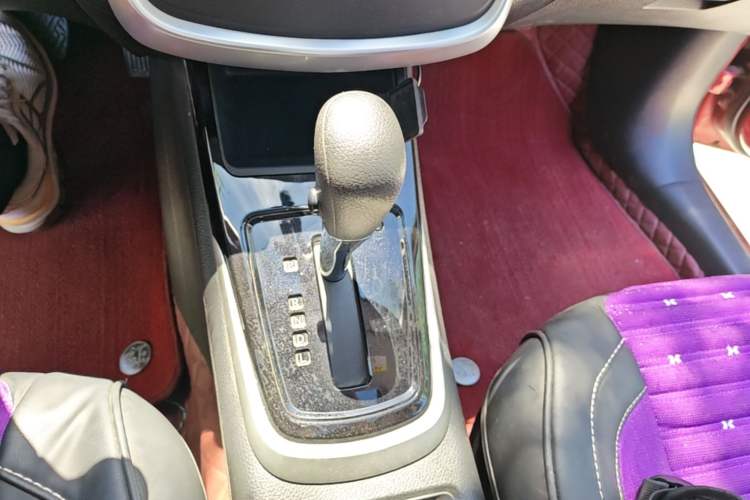 Used Nissan Tiida 2016 1.6L CVT Cool Dynamic Edition Gear Lever