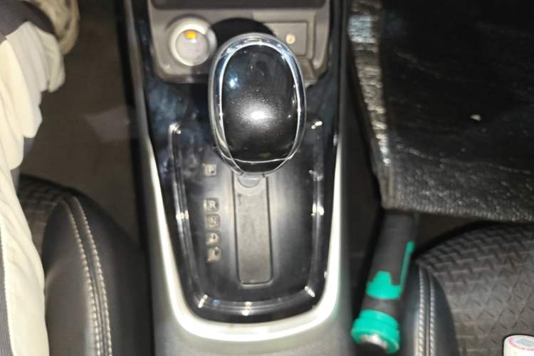 Used Nissan Tiida 2016 1.6L CVT Smart Drive Edition Gear Lever