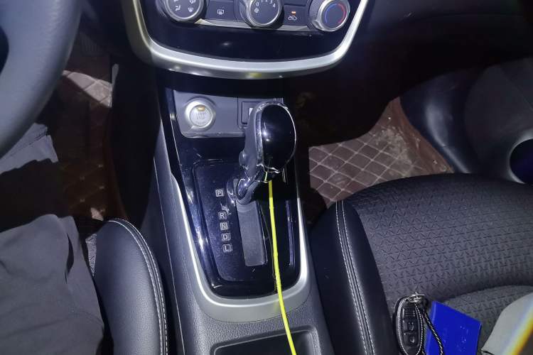 Used Nissan Tiida 2016 1.6L CVT Smart Drive Edition Gear Lever