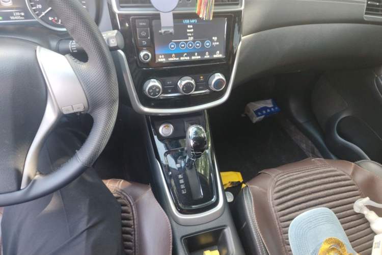 Used Nissan Tiida 2016 1.6L CVT Smart Drive Edition Gear Lever