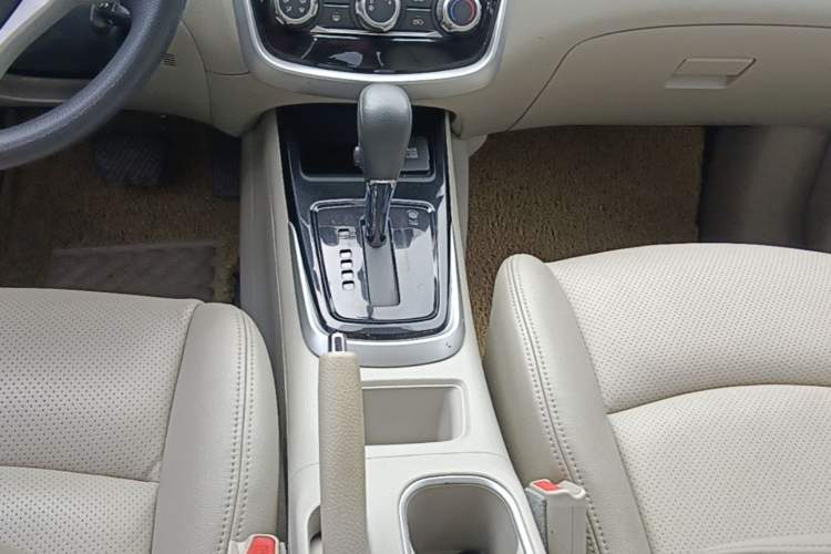Used Nissan Tiida 2016 1.6L CVT Joyride Edition Gear Lever