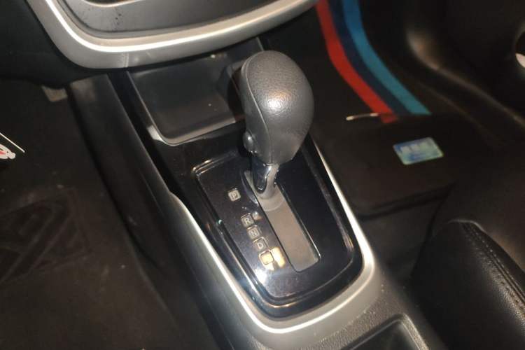 Used Nissan Tiida 2016 1.6L CVT Cool Dynamic Edition Gear Lever
