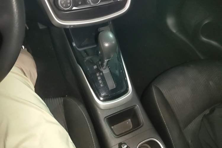 Used Nissan Tiida 2016 1.6L CVT Cool Dynamic Edition Gear Lever
