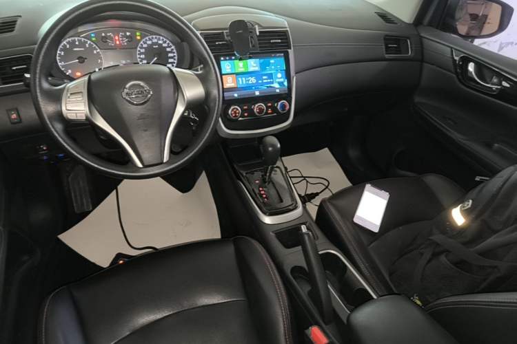 Used Nissan Tiida 2016 1.6L CVT Cool Dynamic Edition Gear Lever