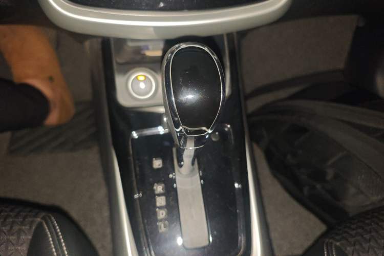 Used Nissan Tiida 2016 1.6L CVT Smart Drive Edition Gear Lever