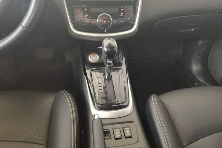 Used Nissan Tiida 2016 1.6L CVT ZhiZun Edition Gear Lever