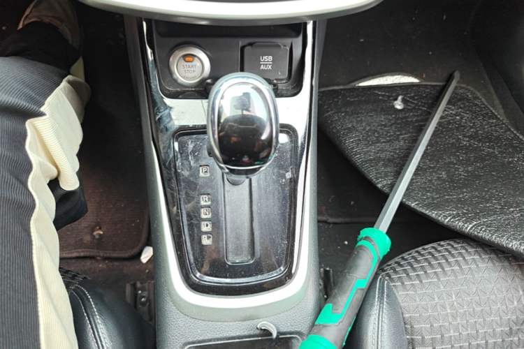 Used Nissan Tiida 2016 1.6L CVT Smart Drive Edition Gear Lever