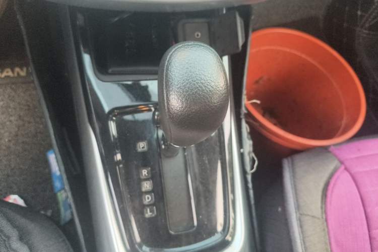 Used Nissan Tiida 2016 1.6L CVT Cool Dynamic Edition Gear Lever
