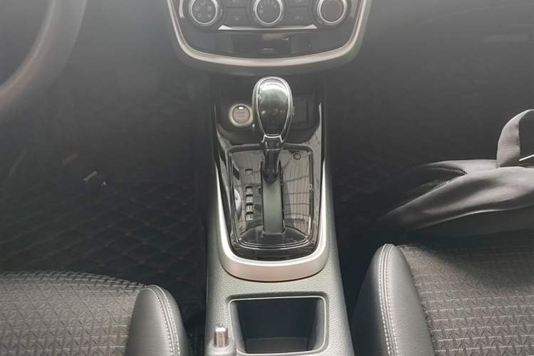 Used Nissan Tiida 2016 1.6L CVT Smart Drive Edition Gear Lever