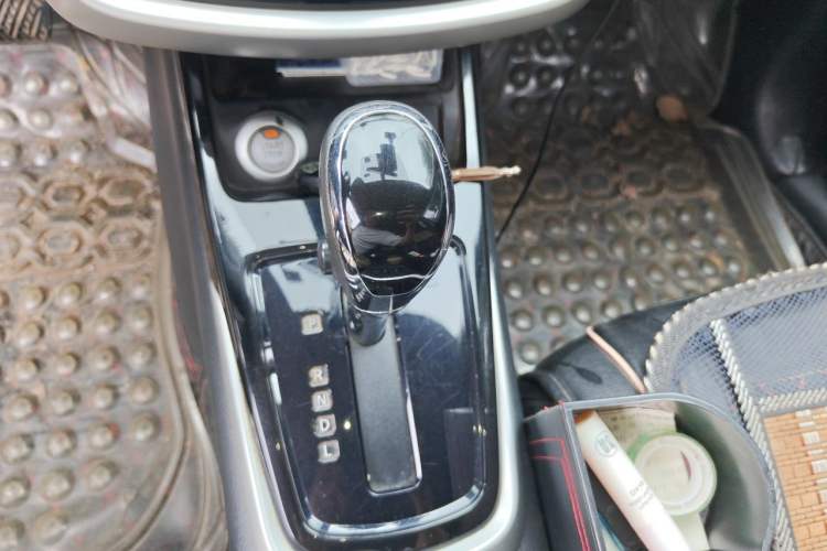 Used Nissan Tiida 2016 1.6L CVT ZhiZun Edition Gear Lever