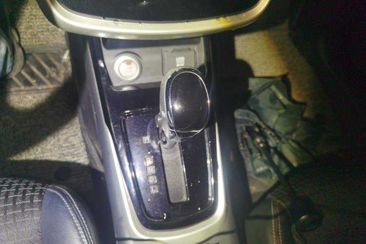 Used Nissan Tiida 2016 1.6L CVT Smart Drive Edition Gear Lever