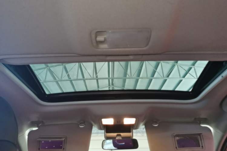 Used Nissan Tiida 2016 1.6L CVT Cool Dynamic Edition Headliner