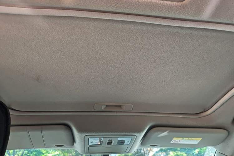 Used Nissan Tiida 2016 1.6L CVT ZhiZun Edition Headliner