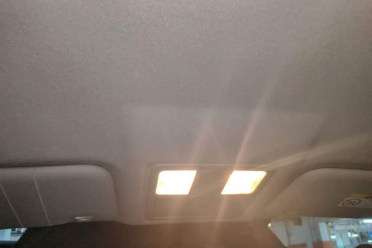 Used Nissan Tiida 2016 1.6L CVT Joyride Edition Headliner
