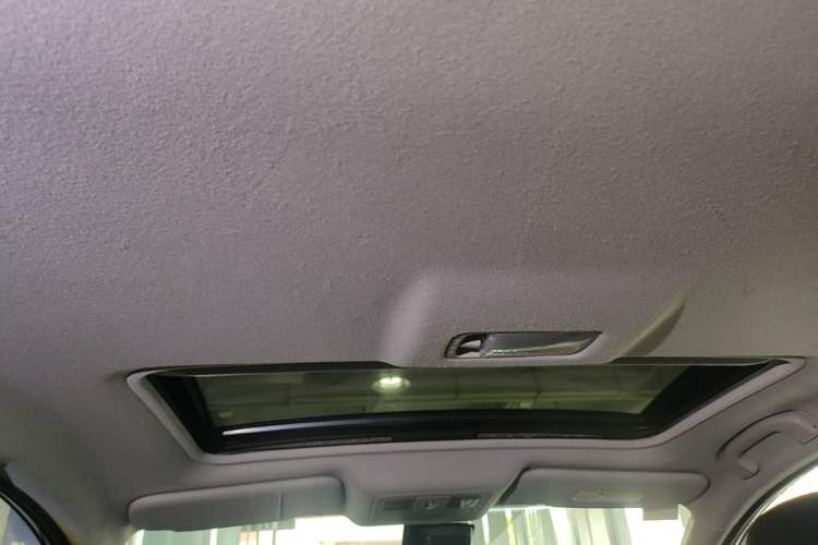 Used Nissan Tiida 2016 1.6L CVT ZhiZun Edition Headliner