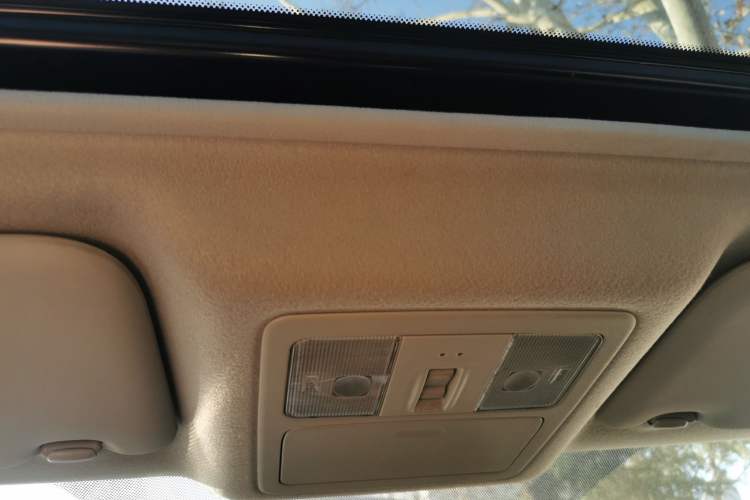 Used Nissan Tiida 2016 1.6L CVT Cool Dynamic Edition Headliner