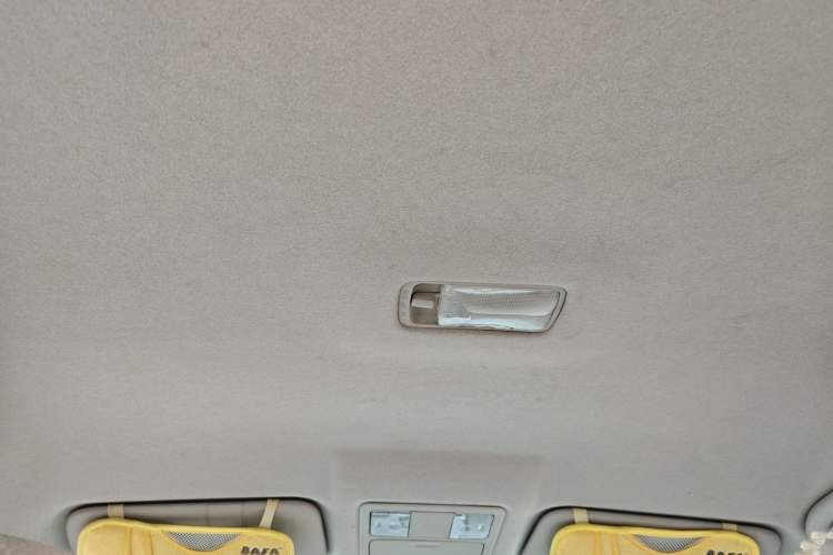 Used Nissan Tiida 2016 1.6L Manual Joyride Edition Headliner