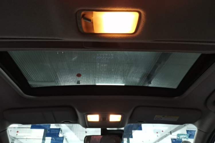 Used Nissan Tiida 2016 1.6L CVT ZhiZun Edition Headliner