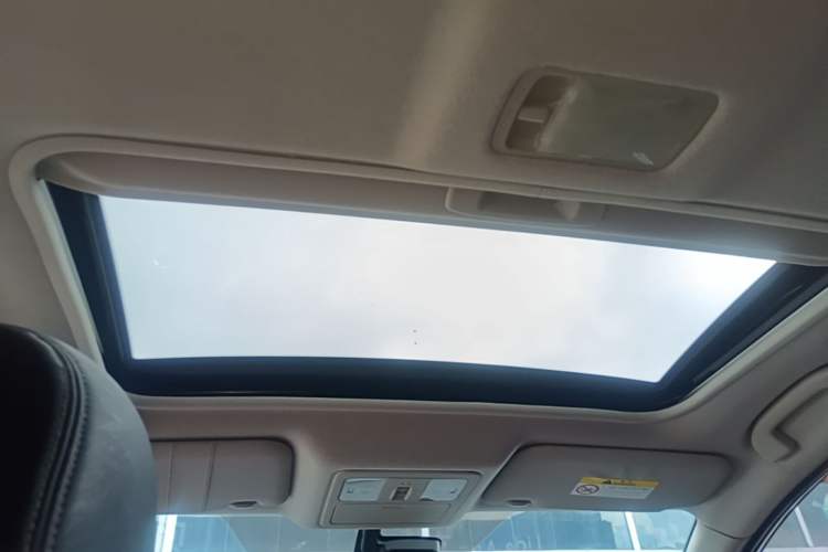 Used Nissan Tiida 2016 1.6L CVT ZhiZun Edition Headliner