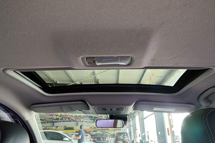 Used Nissan Tiida 2016 1.6L CVT ZhiZun Edition Headliner