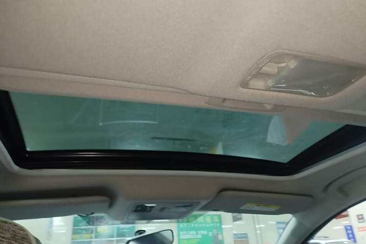 Used Nissan Tiida 2016 1.6L CVT Cool Dynamic Edition Headliner