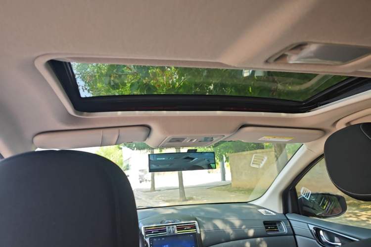 Used Nissan Tiida 2016 1.6L CVT Cool Dynamic Edition Headliner