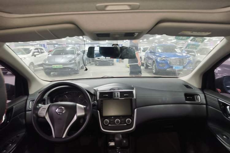 Used Nissan Tiida 2016 1.6L CVT Cool Dynamic Edition Headliner