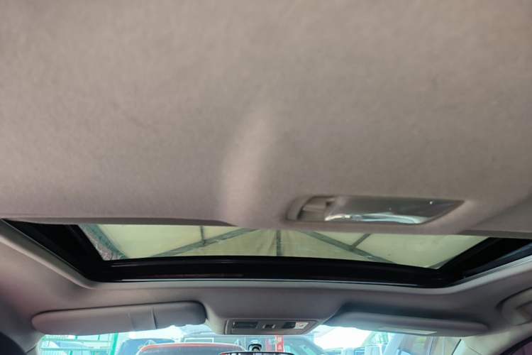 Used Nissan Tiida 2016 1.6L CVT Cool Dynamic Edition Headliner