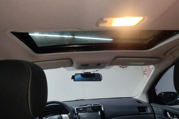 Used Nissan Tiida 2016 1.6L CVT Cool Dynamic Edition Headliner