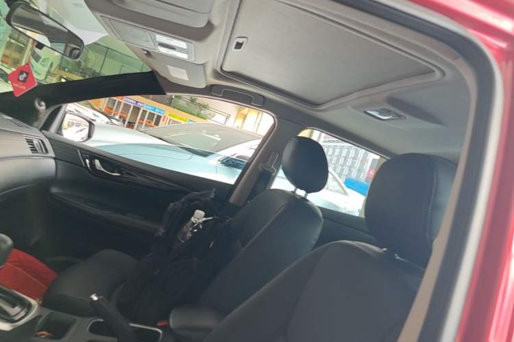 Used Nissan Tiida 2016 1.6L CVT Cool Dynamic Edition Headliner