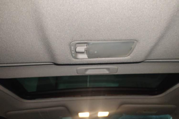 Used Nissan Tiida 2016 1.6L CVT Cool Dynamic Edition Headliner